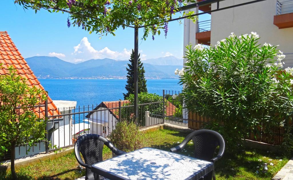 Blue Bay Apartments Krasići Exterior foto
